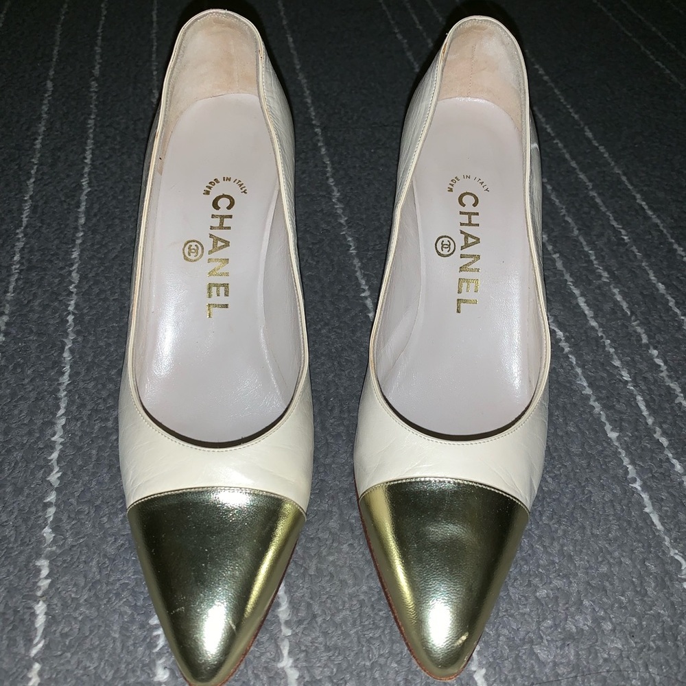 CHANEL vintage heels